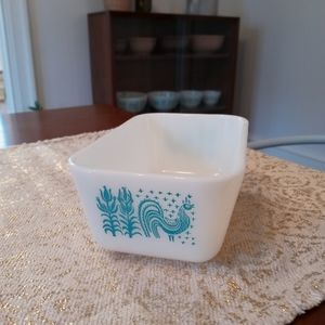 Pyrex Amish Butterprint 502 refrigerator dish
